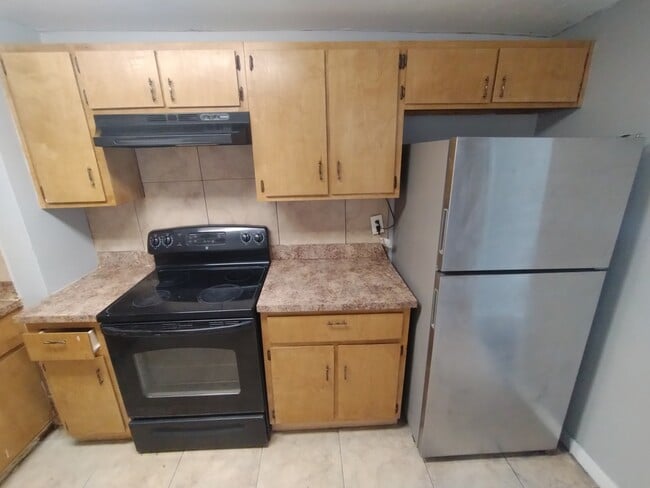 Building Photo - 3036 Saturn Ave