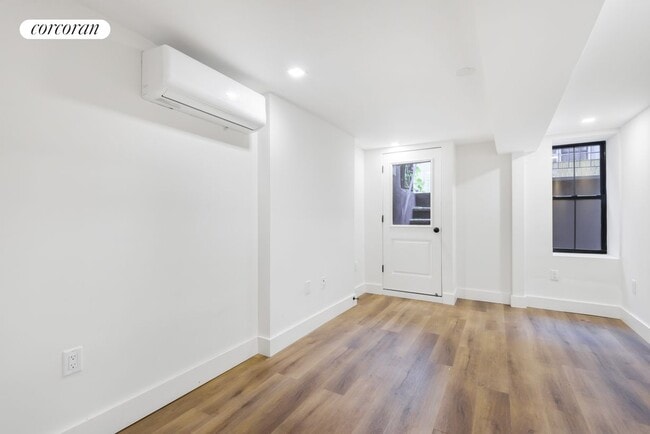Building Photo - 71 Weirfield St