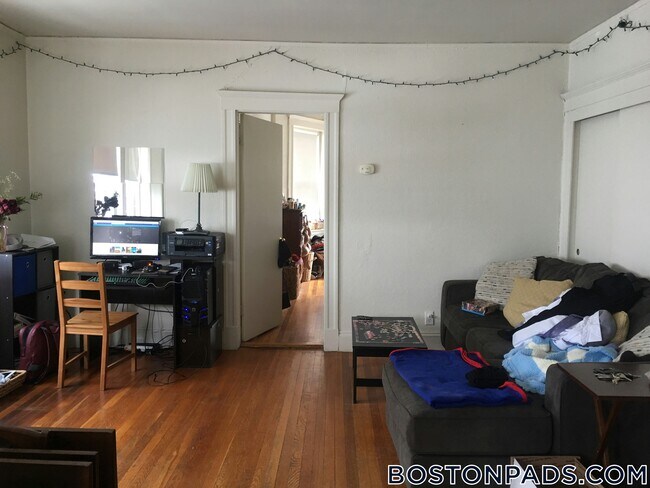 Building Photo - 1163 Boylston St