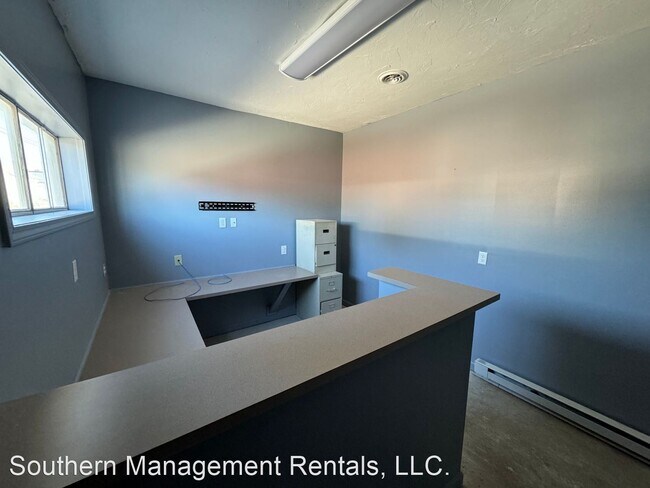 Building Photo - Studio, 1 bath House - 719 S Pine St.