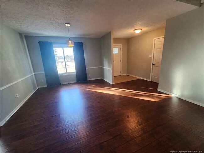 Foto del edificio - 6831 Candlewood Dr