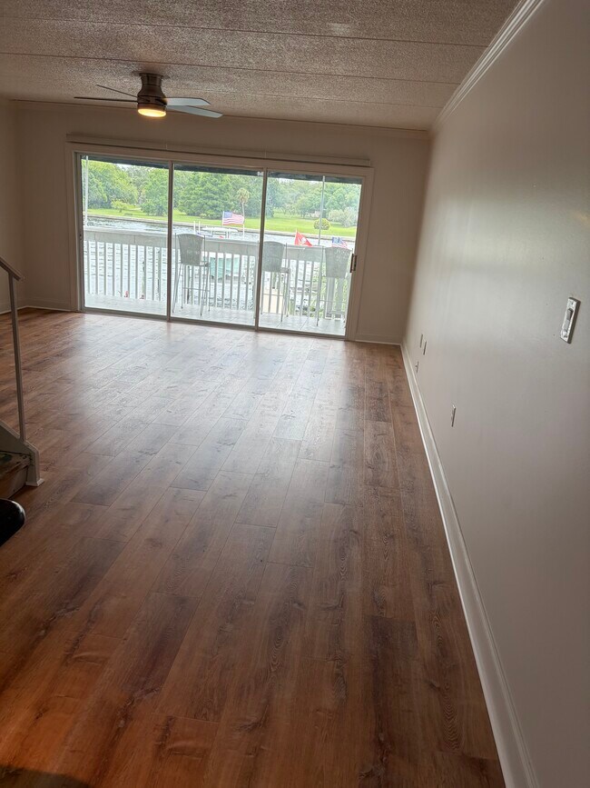 Sala de estar. - 2424 W Tampa Bay Blvd