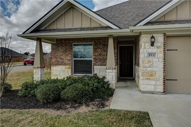 Building Photo - 4 Bed, 4 Bath University Heights House for...