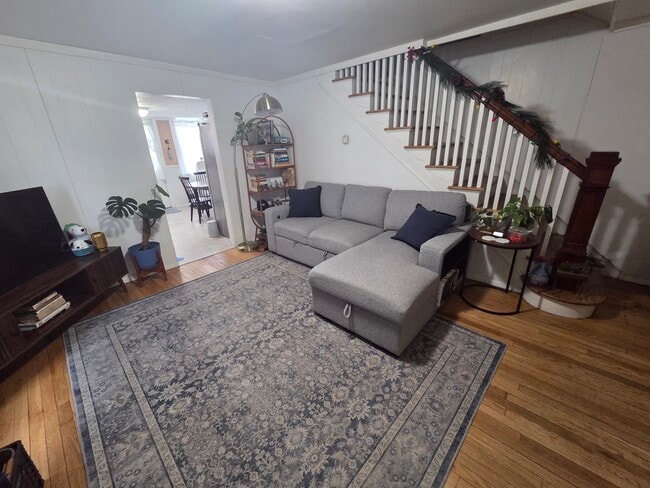 Building Photo - 400 Bennett St