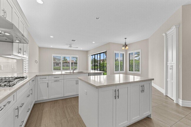 Building Photo - 9506 Eden Roc Ct