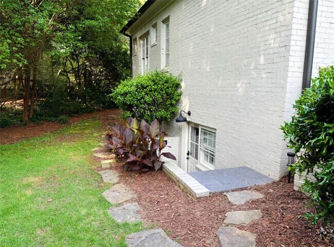 Foto del edificio - 785 Weatherly Ln NW
