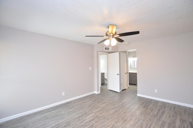 Foto del edificio - 785 N Arrowhead Dr