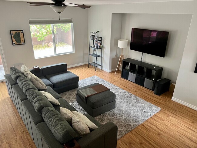 Foto del edificio - 11256 Woodland Violet Ave