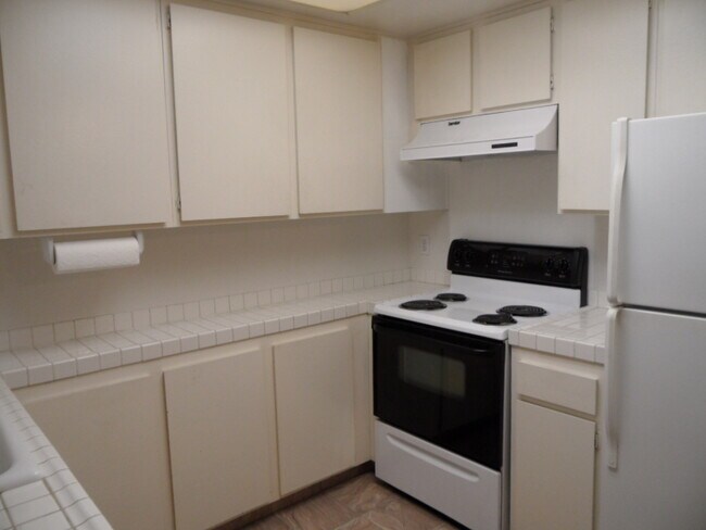 Foto del edificio - Great Location 2 Bedrooms in Mission Valle...