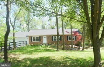 Building Photo - 35600 Sassafras Dr