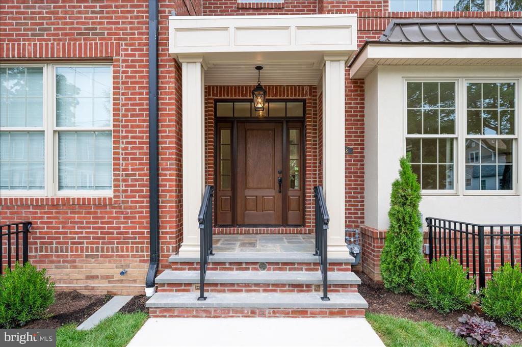 Foto principal - 268 W Ashland St