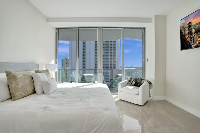 Building Photo - 3100 N Ocean Dr