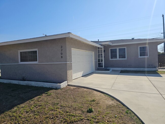 Foto del edificio - 3BD / 2 BA - $4000 | SPACIOUS SFR- MUST SEE!!