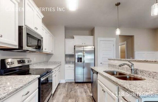 Building Photo - 4118 Suntropic-