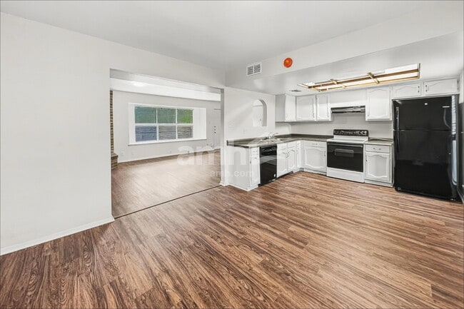 Building Photo - 2803 Woodline St