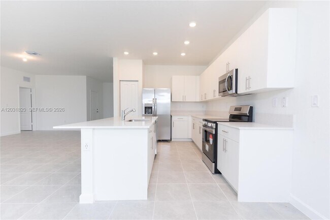 Foto del edificio - 2636 SE 8th Ct