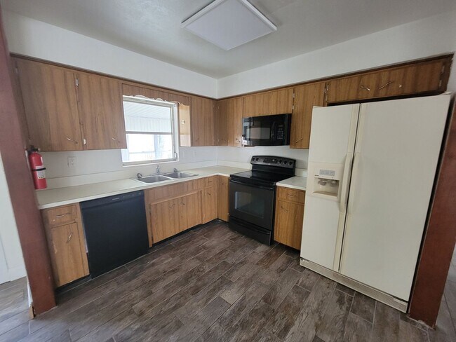 Foto del edificio - 2425 W Central Ave