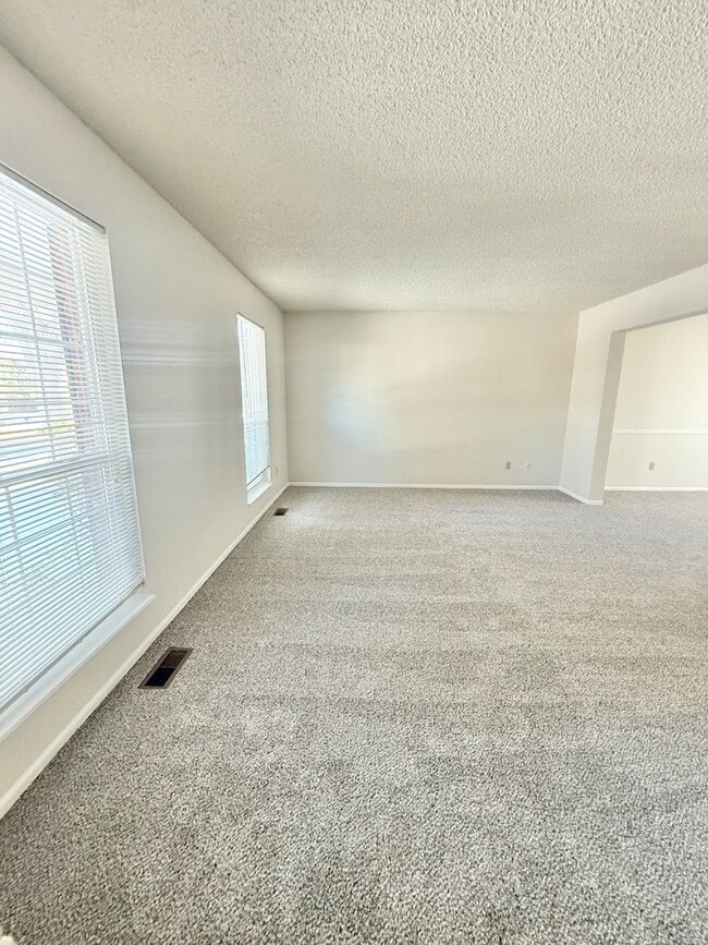 Building Photo - Beautiful Home on Picket for Rent!