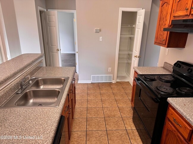 Foto del edificio - 5602 Kaitlyn Dr W