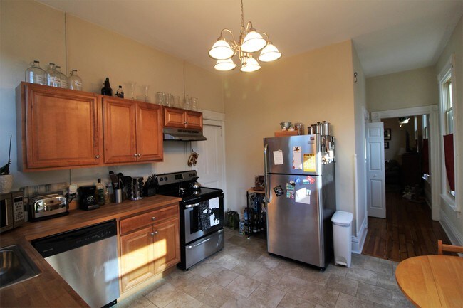 Building Photo - 921 Beech Ave