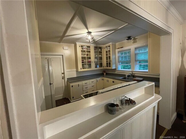 Building Photo - 862 Migeon Ave