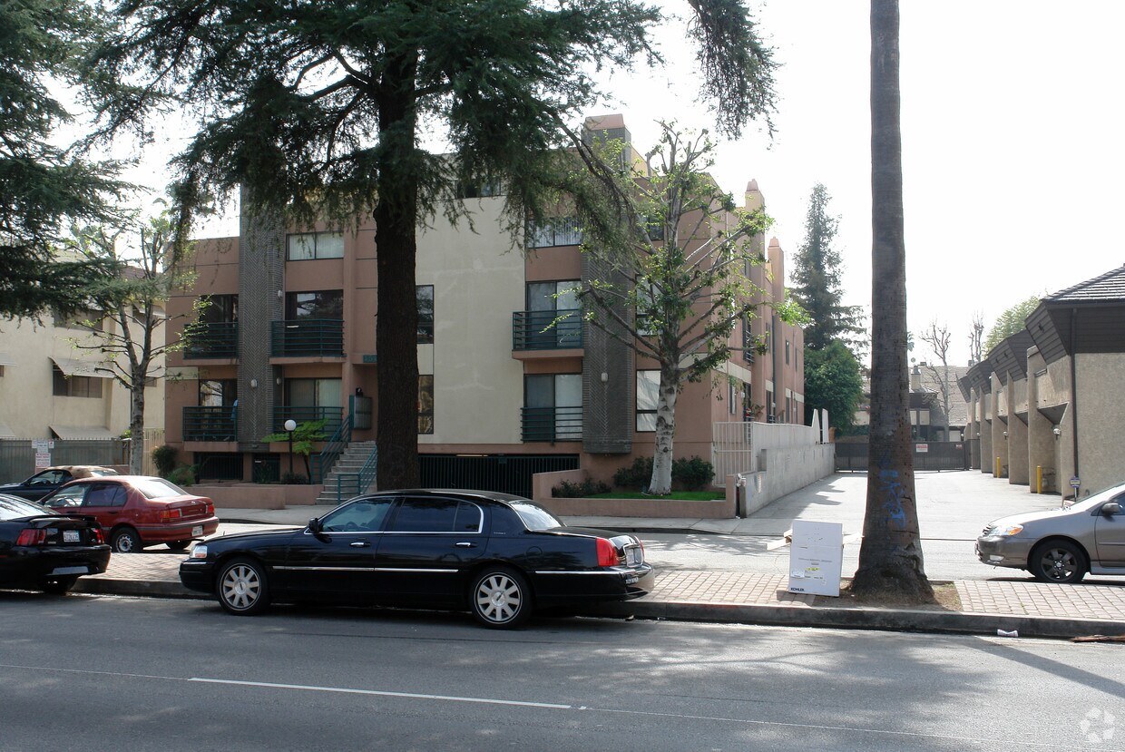 Building Photo - 15012 Sherman Way