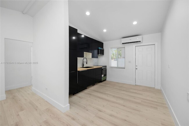 Foto del edificio - 16204 NE 18th Ct