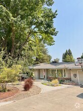 Building Photo - 991 Piedmont Dr