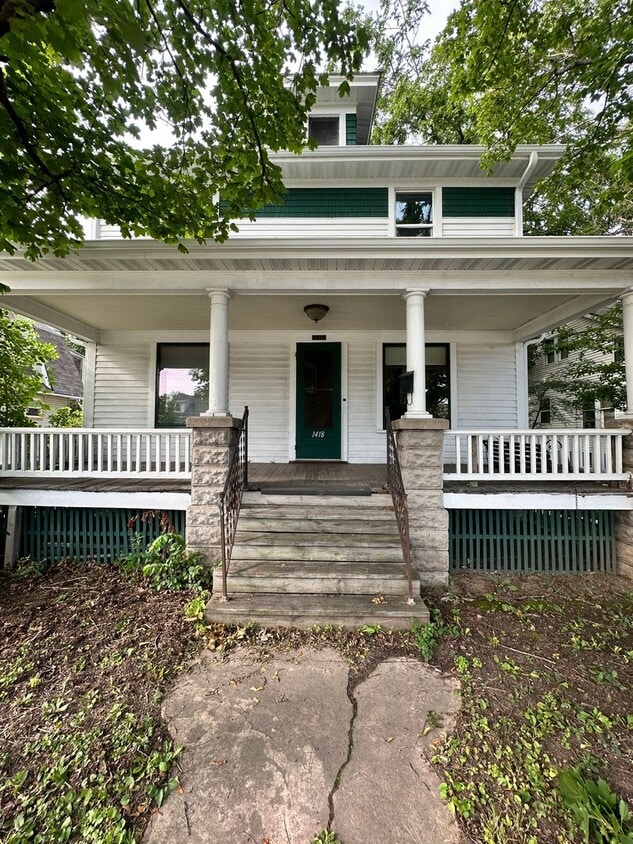 Primary Photo - 4 Bed Room 2 Bath Big Yard