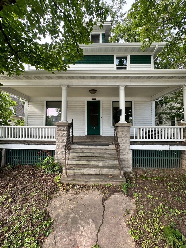 Building Photo - 1418 E Mason St