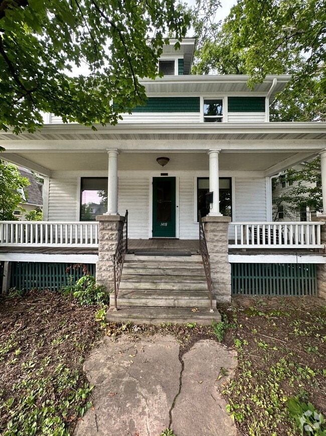 Building Photo - 1418 E Mason St