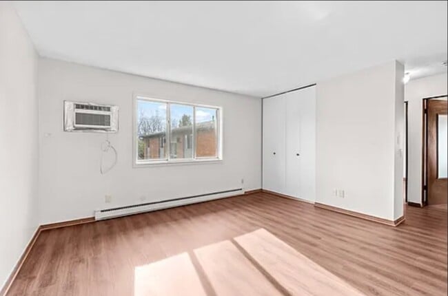 Building Photo - 1110 Lewis Ave