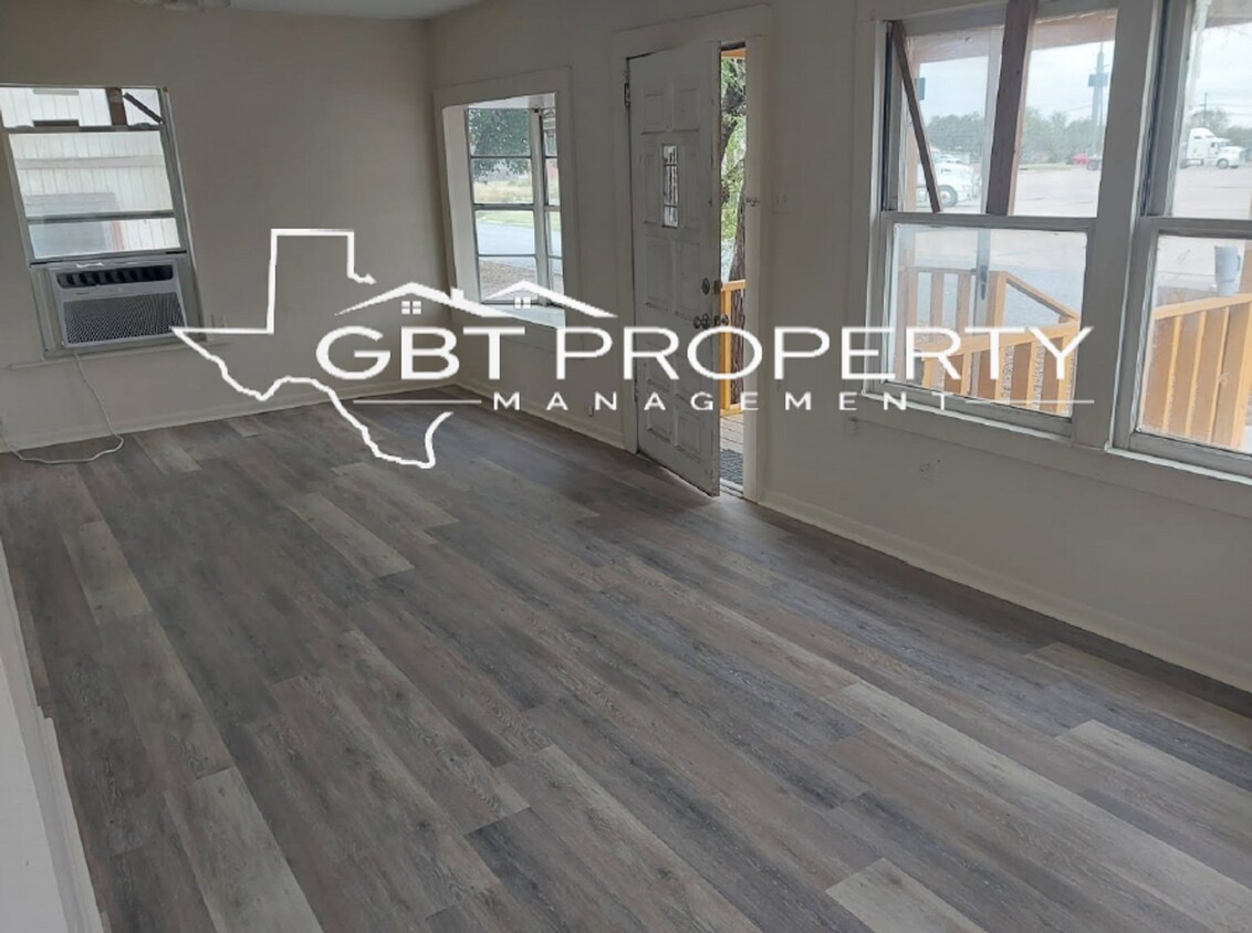 Foto del edificio - 2 Bedroom 1 Bath Home!