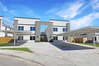 Building Photo - 18 South Dr