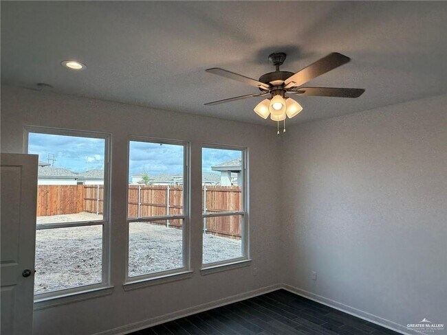 Foto del edificio - 3505 Cove Real Dr