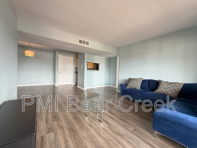 Foto principal - 8523 Hearth Dr
