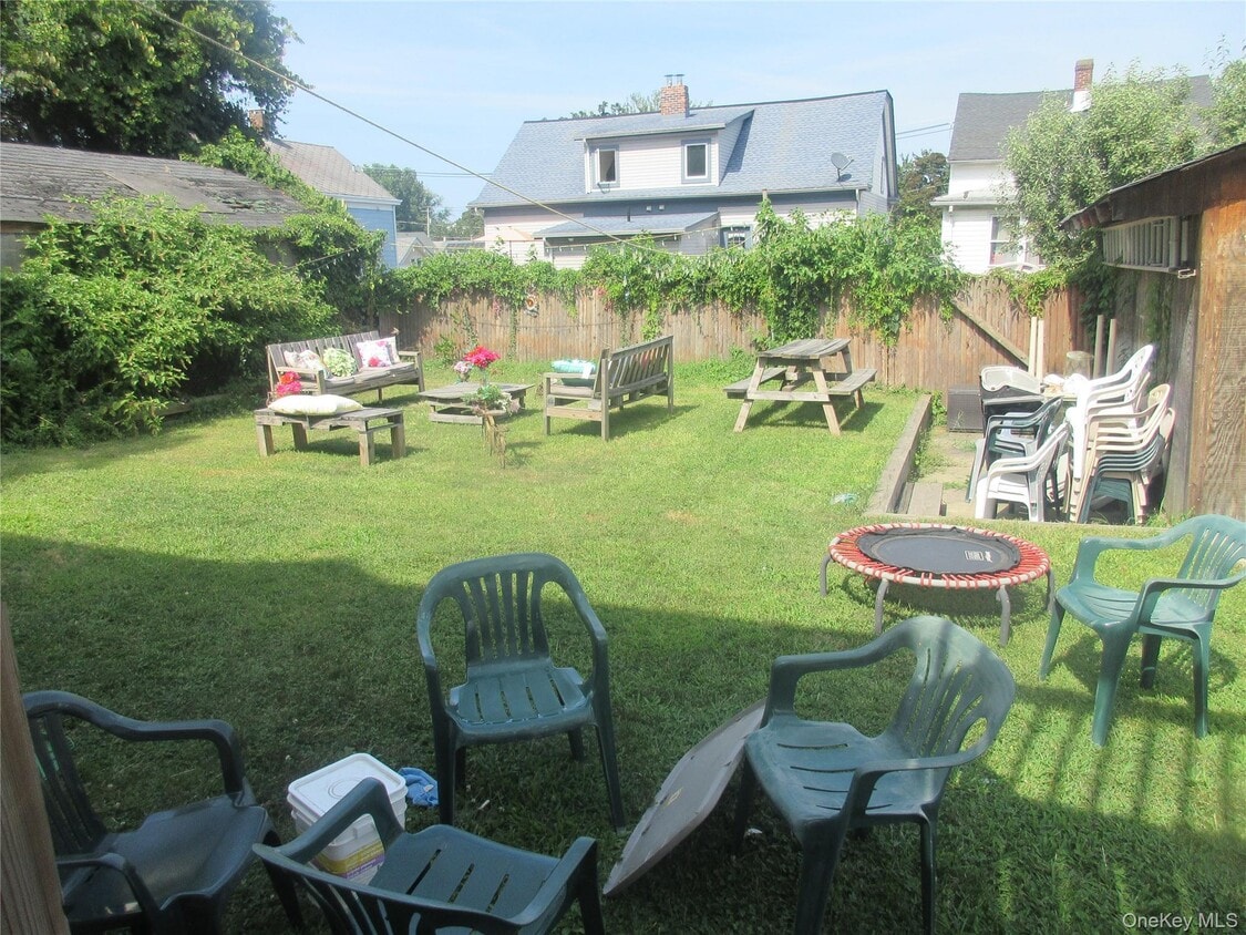 Primary Photo - 121 Clove Ave
