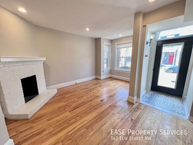 Building Photo - 342 Elm St NW