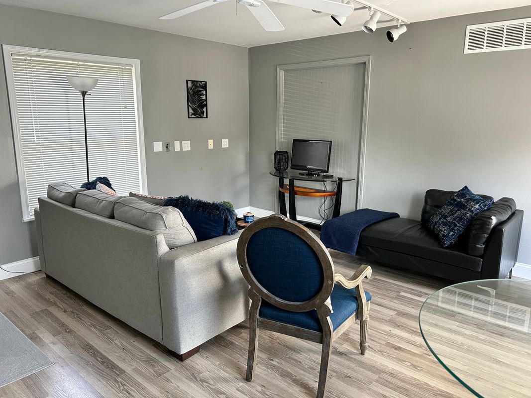 Foto principal - 132 Ames St