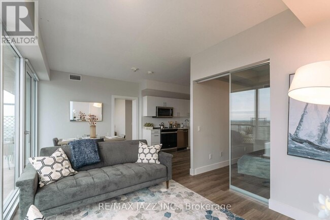 Building Photo - 80 Bond St E