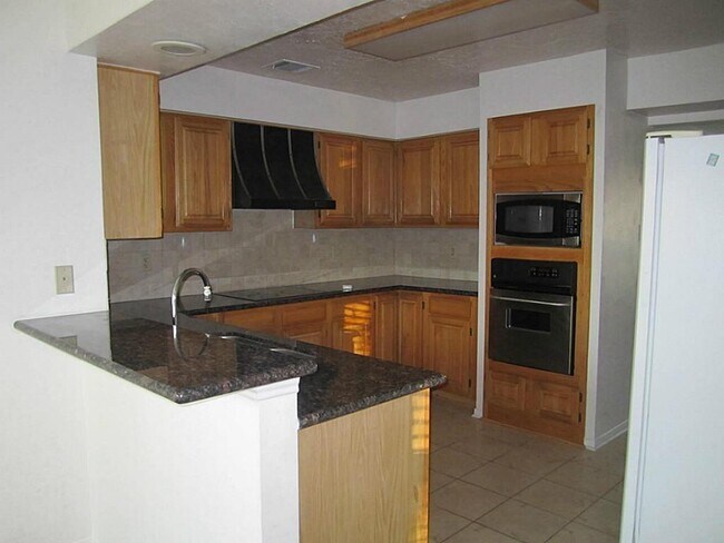 Foto del edificio - 3118 Kempwood Dr