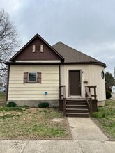 Building Photo - 700 N 13th St