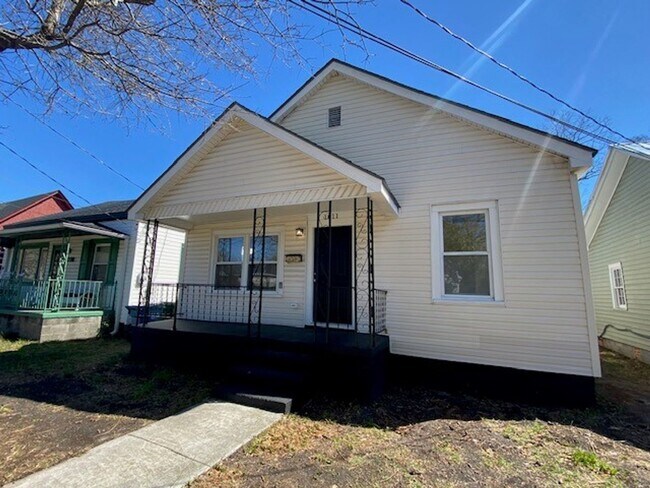 Foto del edificio - Welcome to this newly remodeled 4-bedroom, 2-bathroom house in the desirable location of Wilmingt...