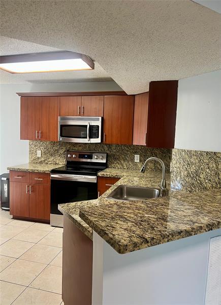 Foto del edificio - 8821 Wiles Rd