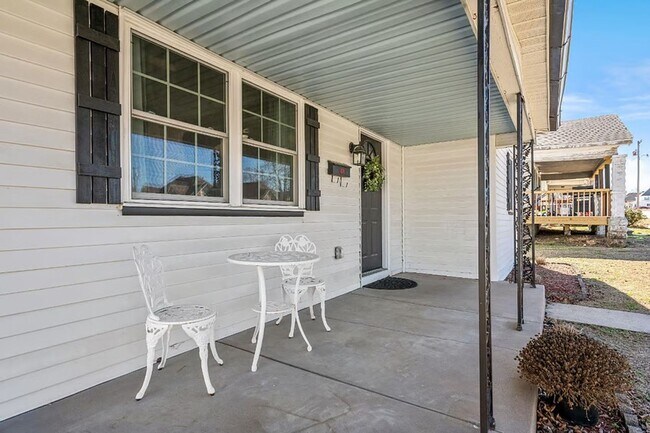 Building Photo - Fully Furnished Home in Webb City! 2/2 includes ALL appliances, ALL utilities/pest control/lawnca...