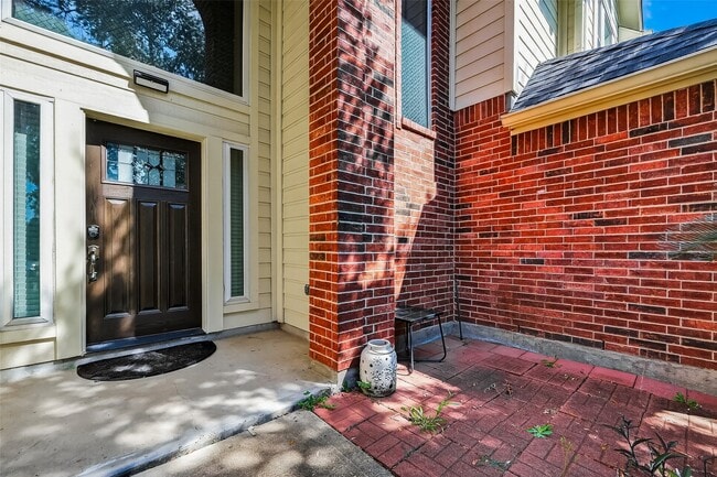 Building Photo - 11603 Oak Lake Park Dr