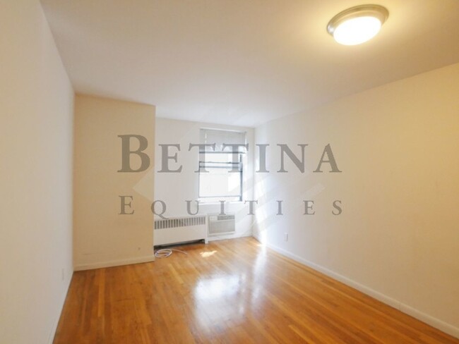 Building Photo - 105 E 31st St