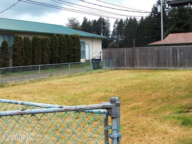 Foto del edificio - 3 br, 1 bath House - 404 WEST D STREET