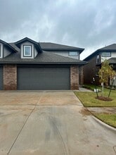 Building Photo - 230 SW 34th St