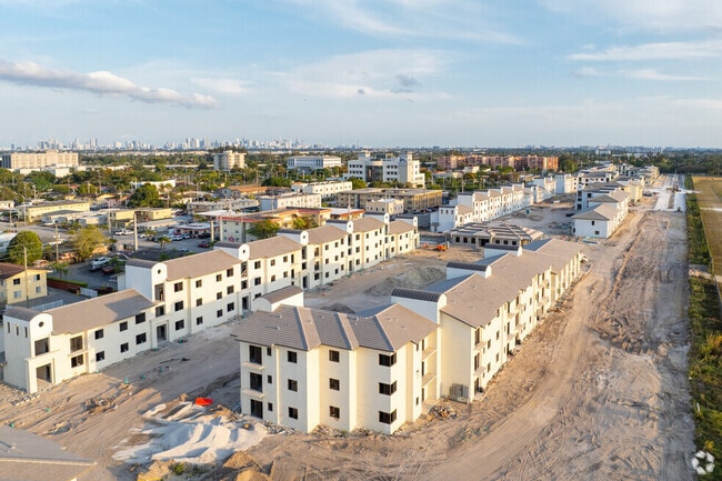 Building Photo - Flamingo Village